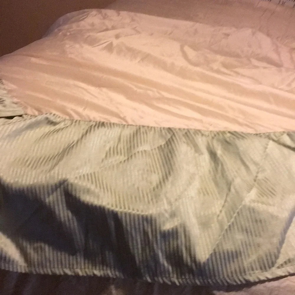 King size Bed skirt/ ruffles Firm price